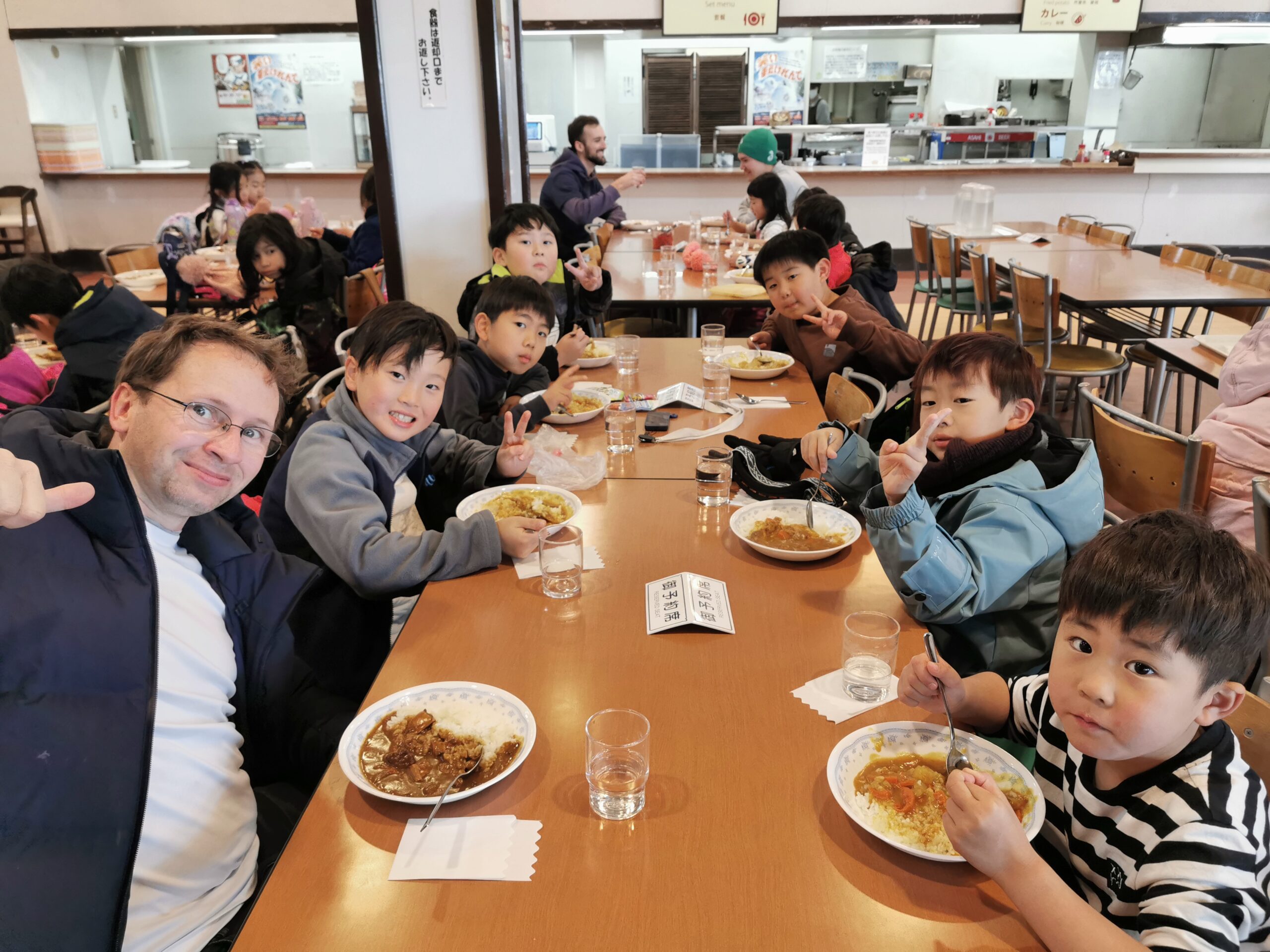 Campers enjoying lunch together during OWIS Osaka Winter Camp