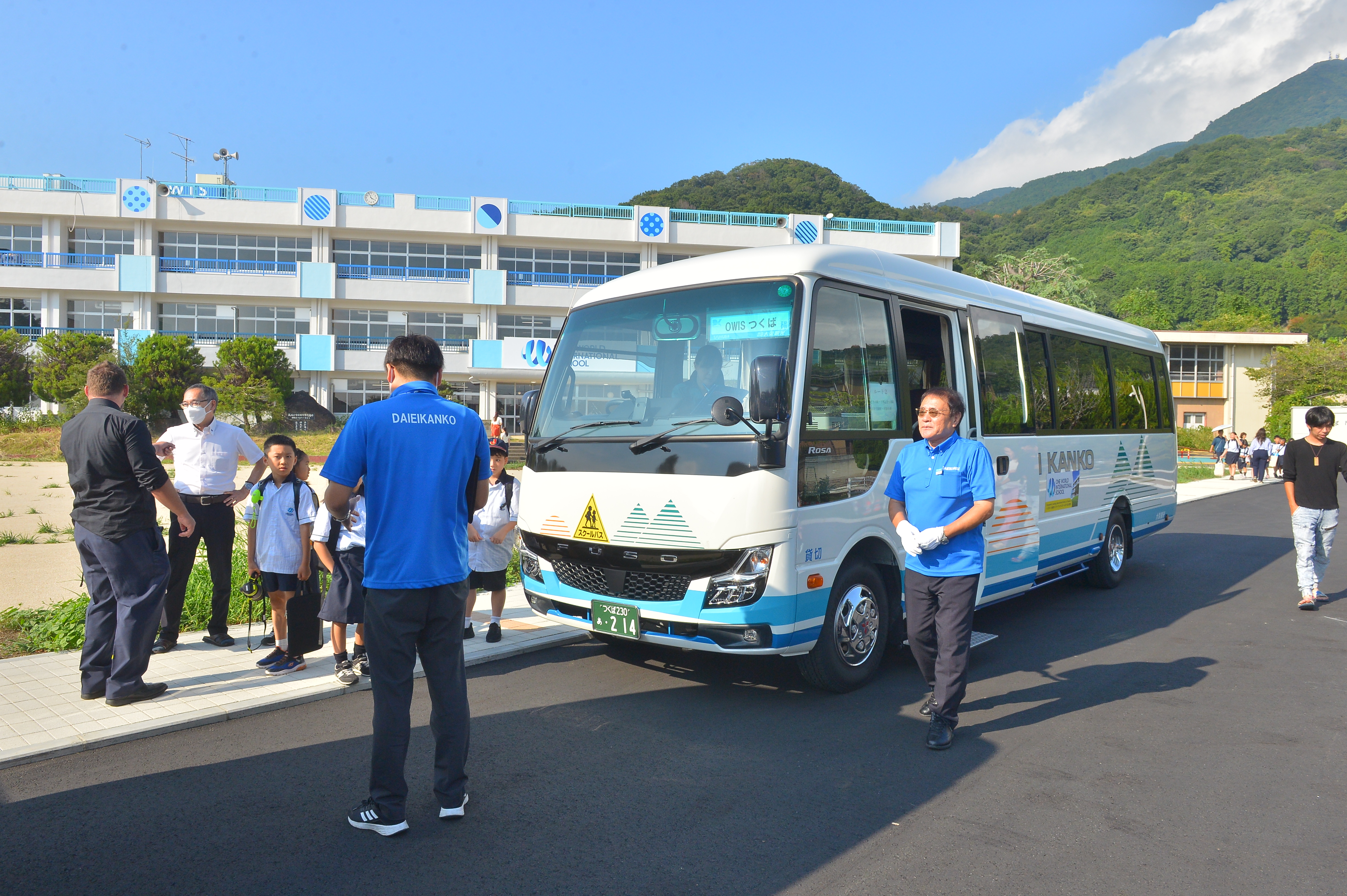 One World International School Tsukuba (OWIS Tsukuba) School buses