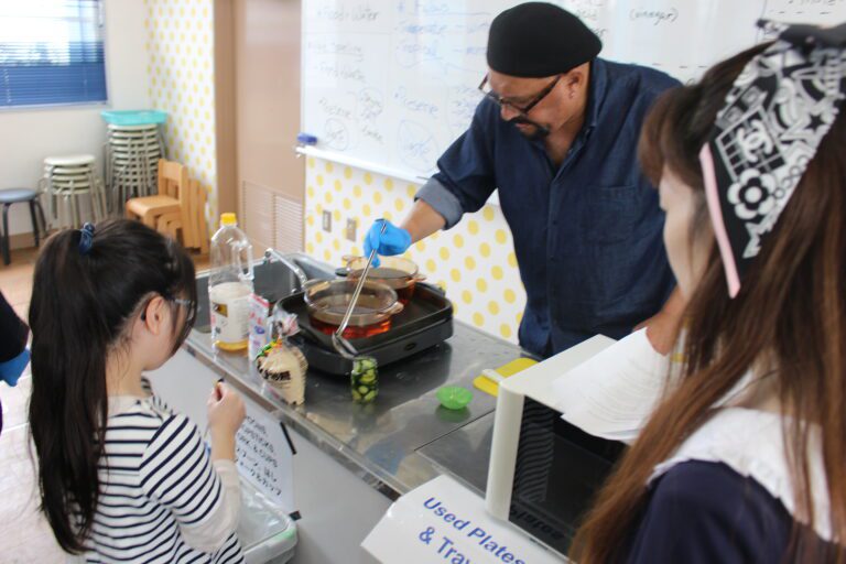 Inquiry-Based Learning Experience / OWIS Experience Day at One Word International School Osaka. Children participating in activities and parents learning how the IB curriculum works