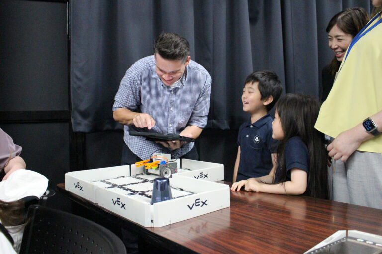 Inquiry-Based Learning Experience / OWIS Experience Day at One Word International School Osaka. Children participating in activities and parents learning how the IB curriculum works
