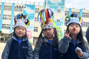 One World International School Osaka, Early Childhood Programme, children aged three to five where hats they made in school yard One World International School Osaka, Early Childhood Programme, children aged three to five where hats they made in school yard