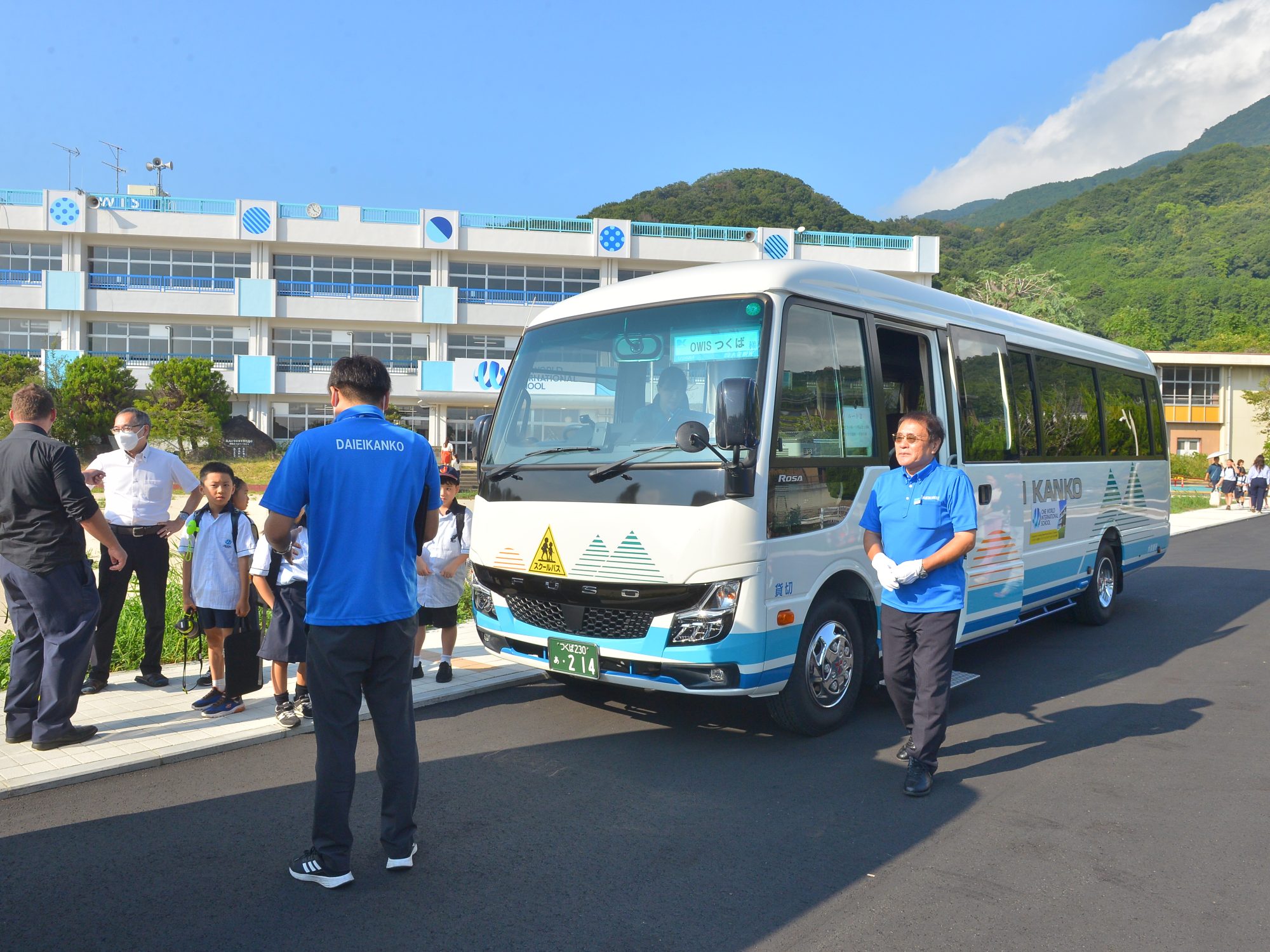 One World International School Tsukuba (OWIS Tsukuba) School buses One World International School Tsukuba (OWIS Tsukuba) School buses