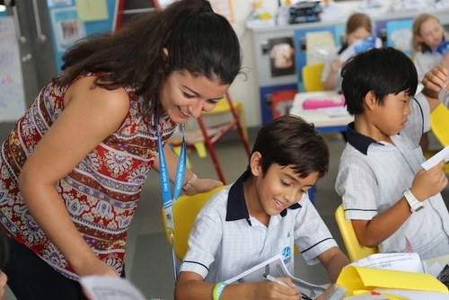 An OWIS teacher guiding a student through a UOI (Unit of Inquiry)