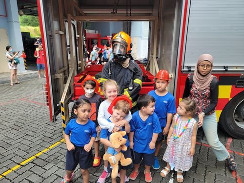 62c27795976ec5497eb1c525_OWIS Nanyang Early Childhood learners go on field trip to fire station -5-p-500