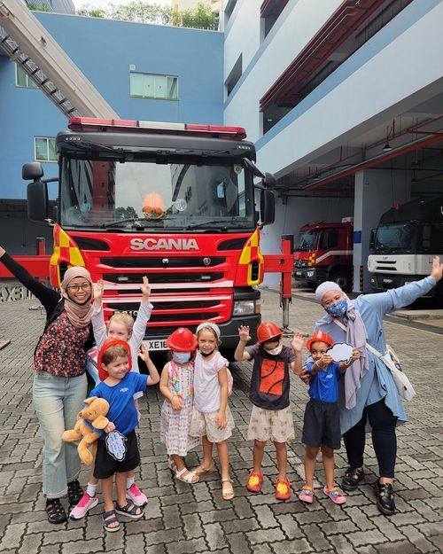 62c277963dba373a26e89565_OWIS Nanyang Early Childhood learners go on field trip to fire station -2-p-500
