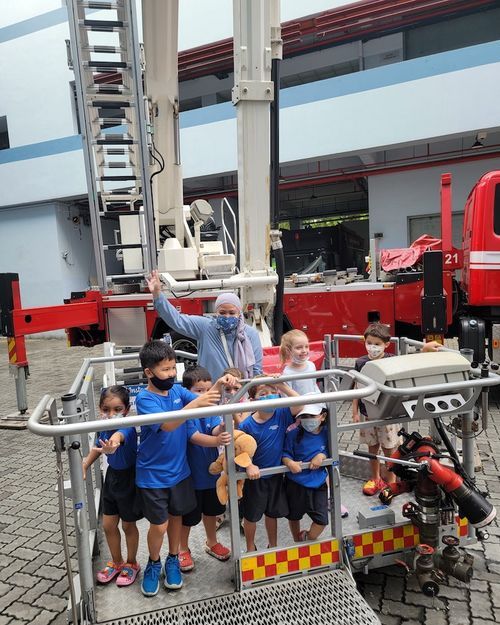 62c277968b393f40f230746a_OWIS Nanyang Early Childhood learners go on field trip to fire station -4-p-500
