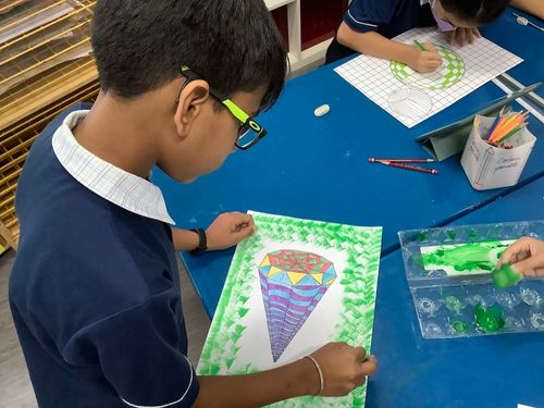 637327788f5622678c926454_OWIS Secondary Grade 6 Art lesson optical art -11-p-500